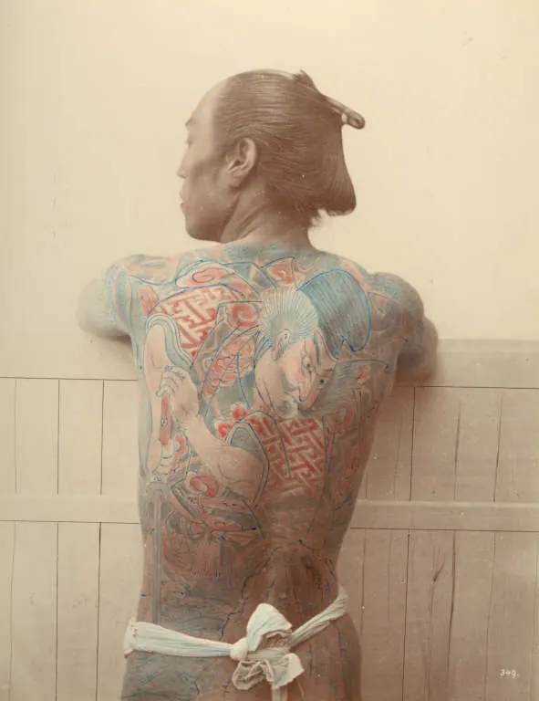 幕末〜明治初期 全身に和彫りの刺青を持つ日本人男性の写真 ライムント・フォン・シュティルフリート撮影（パブリックドメイン）